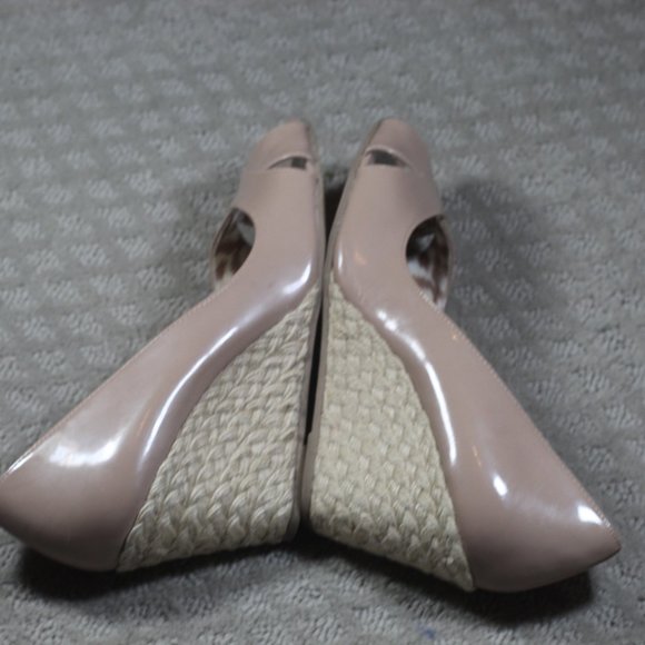 Dexflex Comfort Size 11 Nude Patent 3.5" Wedge Espadrille Heels - Picture 4 of 7